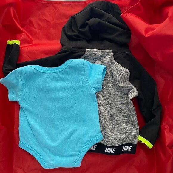 Nike Baby Dri-Fit Jacket & Onesie (0-6 mos) - Picture 3 of 6